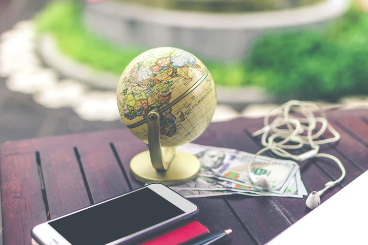 Going Global: Globalization vs Localization in your Business Strategy